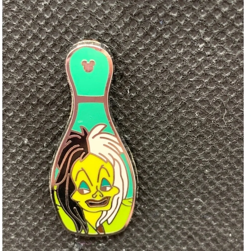 2008 Cruella De Vil 101 Dalmatians Disney pin Bowling Villains Hidden Mickey